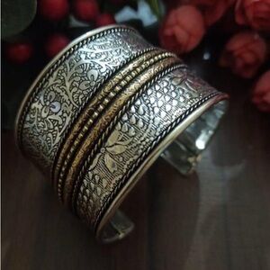 Vintage AMAZING DUAL TONE SINGLE
KADA AS PER silver bracelet #518